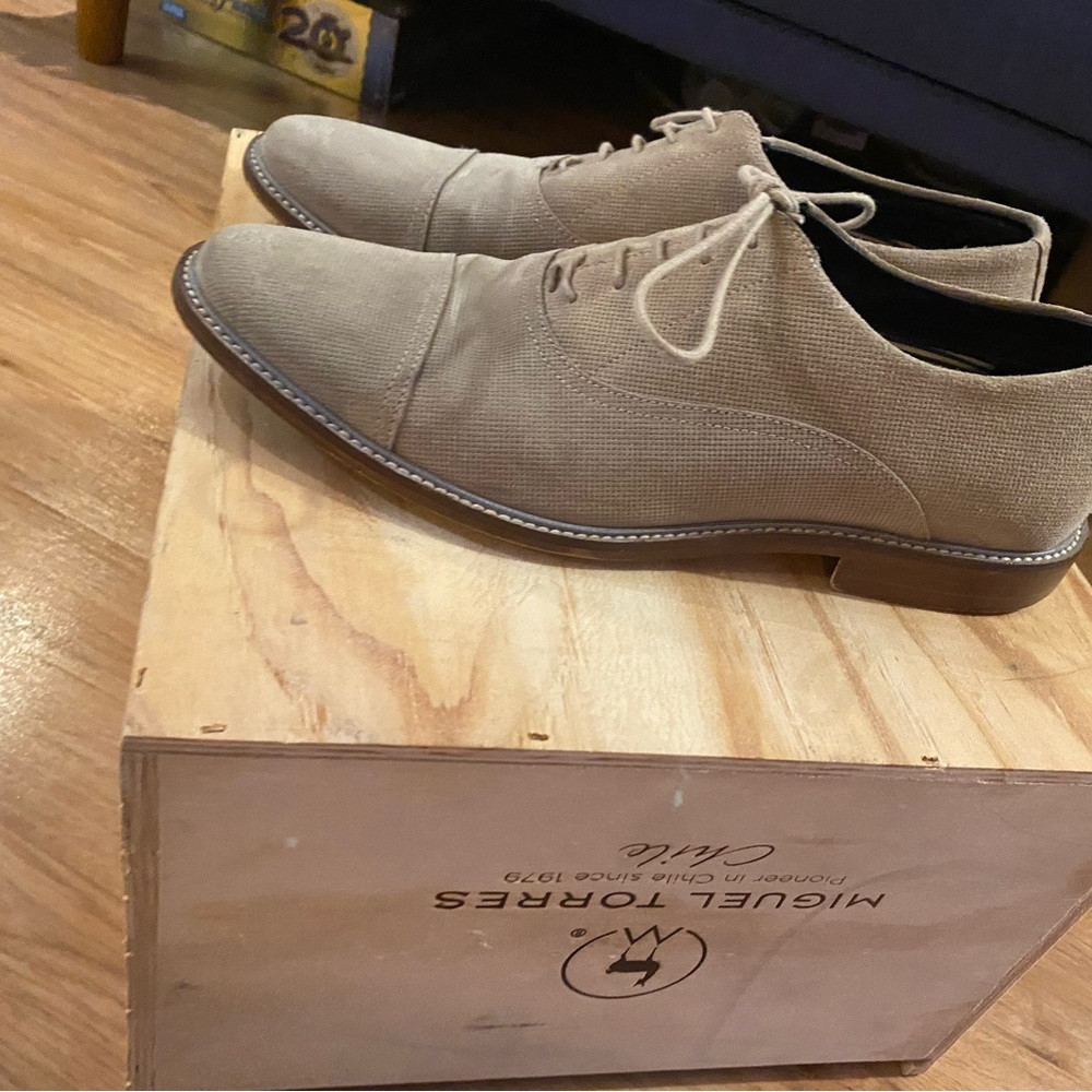 Men’s cream suede cap toe Oxford dress shoes.